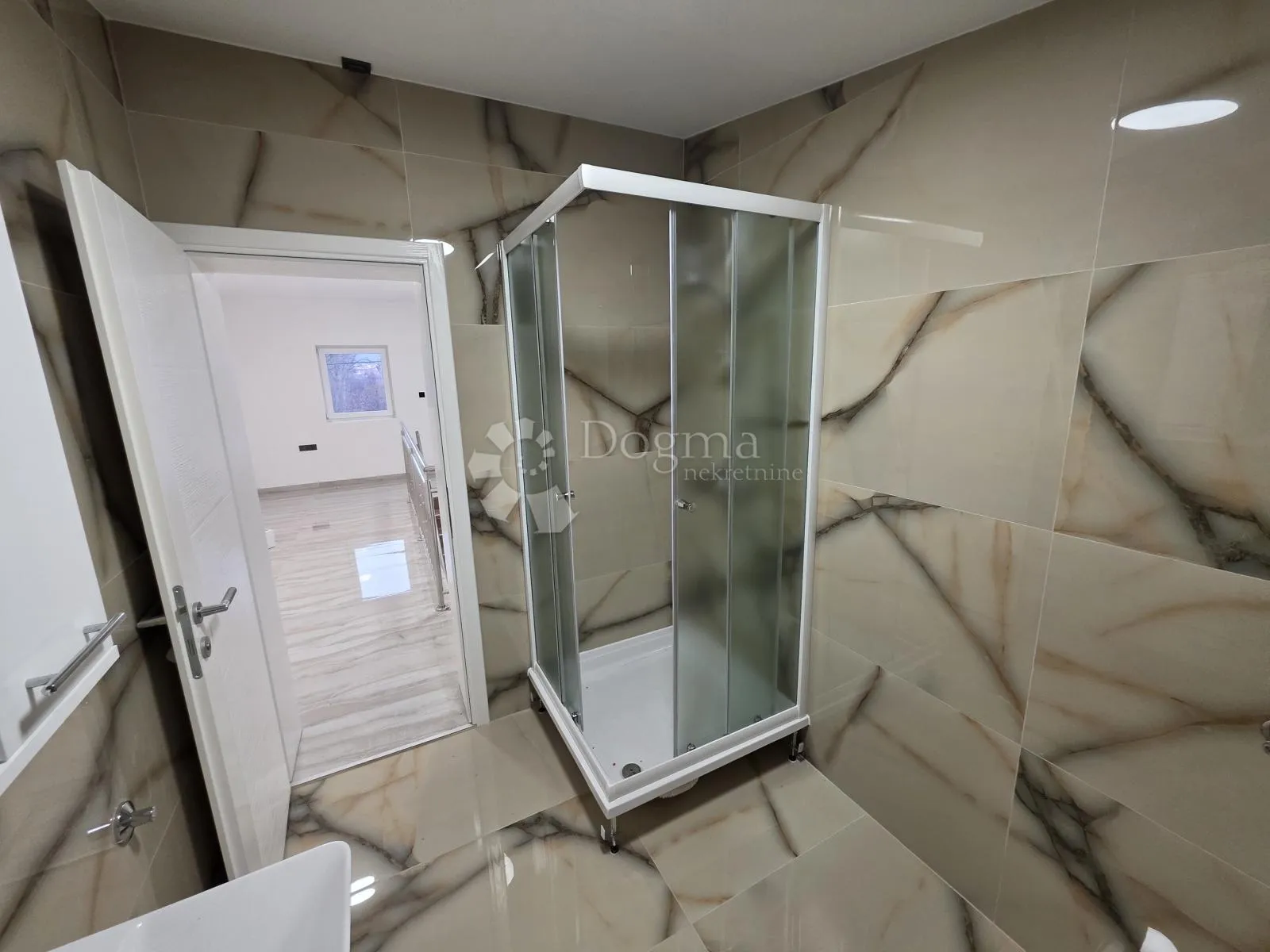 u popunosti renoviran stan sa okućnicom u zlataru površine 102m² - slika 16