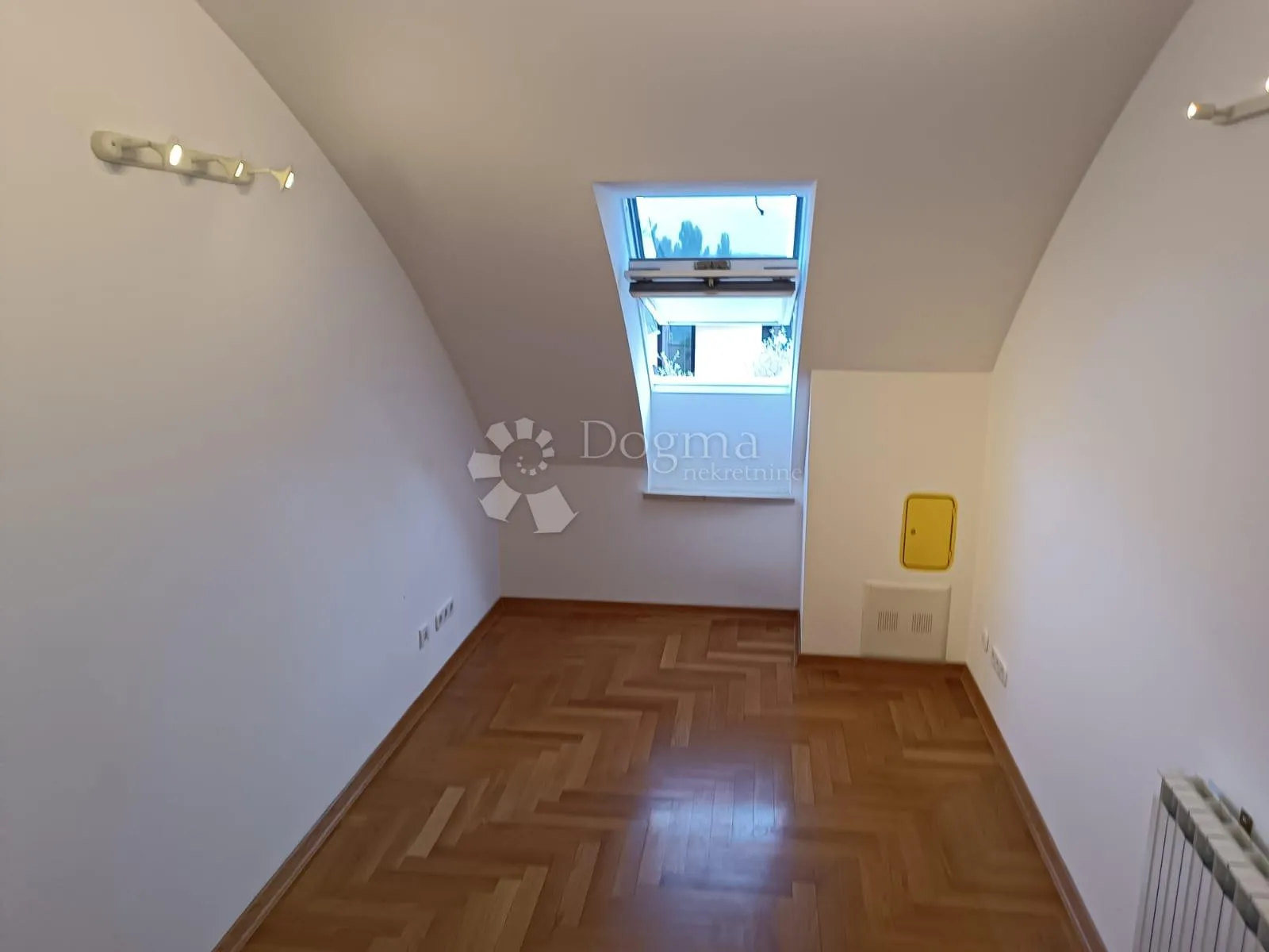 jedinstveni stan srebrnjak - slika 17