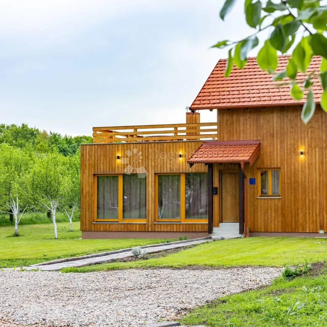 kuća u prirodi s pogledom perušić - slika 8