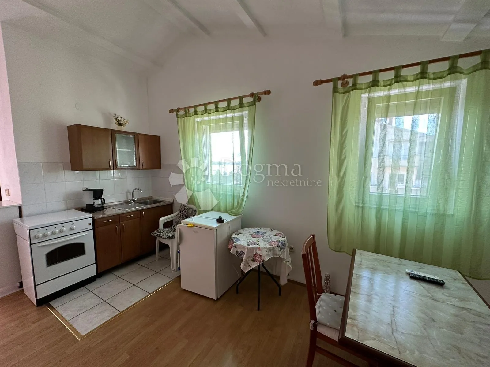 apartmanska kuća na 50 metara do mora - slika 28
