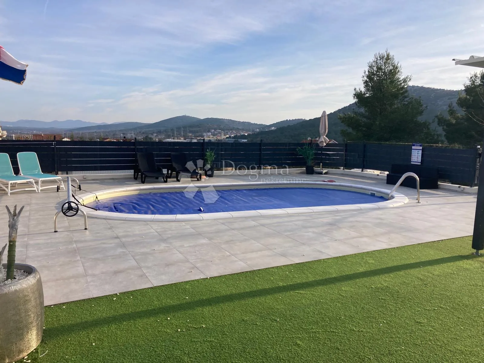 Građevinska parcela s bazenom i projektom - Šibenik, Bilice - Stubalj, Bilice