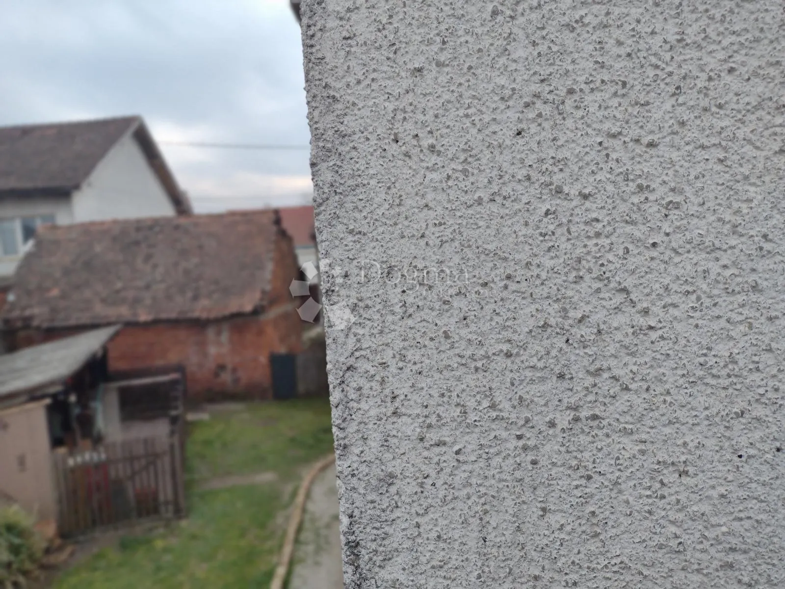 uredna kuća s 2 stana, dostupno na kredit - slika 12
