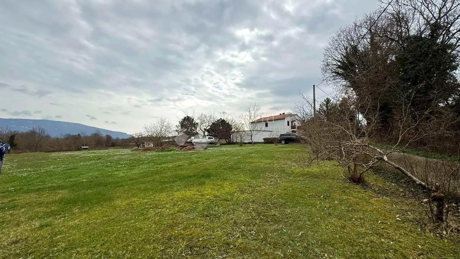kuća s dva stana i građevinskom okućnicom 4740m2 u okolici labina - slika 7