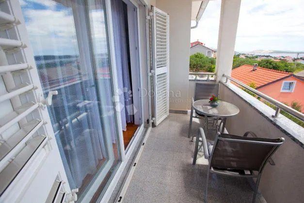 luksuzna kuća s bazenom i apartmanima na rabu - slika 14