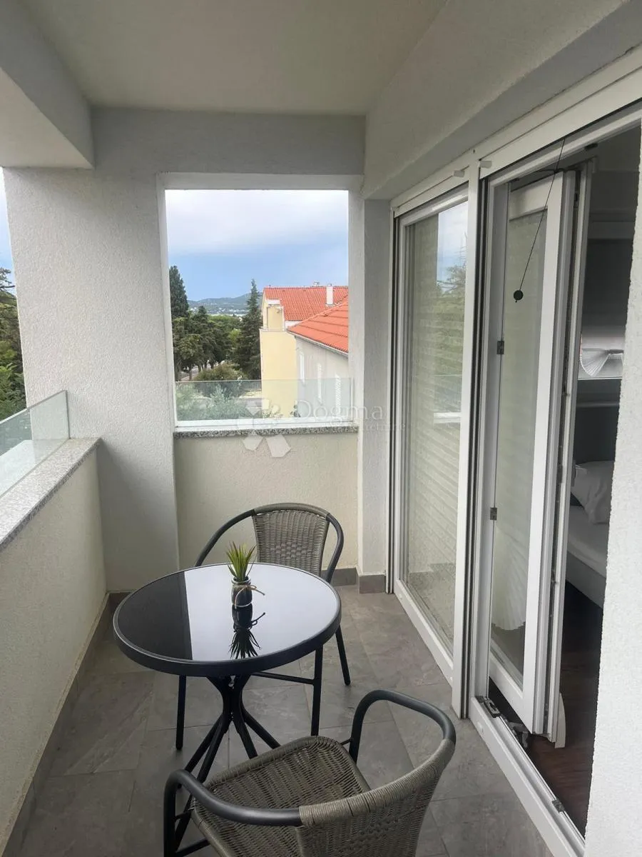 biograd na moru - stan s2 1. kat kompletno namješten - slika 4