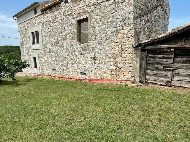kamena kuća u okolici poreča – blizu mora - slika 17
