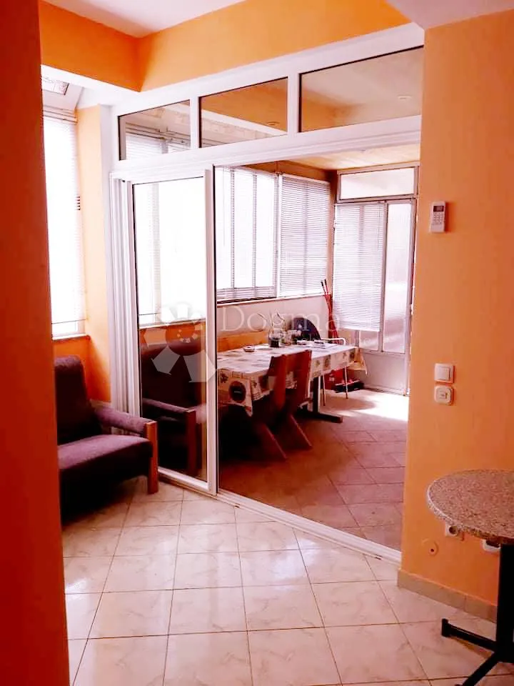vodice! stan novije gradnje na atraktivnoj lokaciji, u blizini plaže i centra! - slika 4