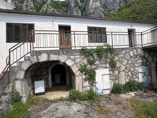 kamena kuća u vinodolskoj dolini - slika 2