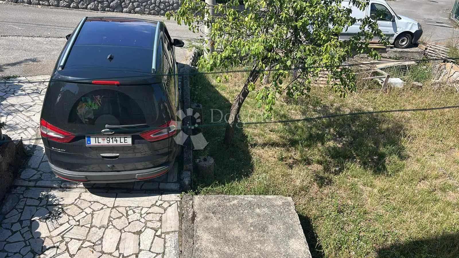 marinići kuća sa tri stana i garaža - slika 34
