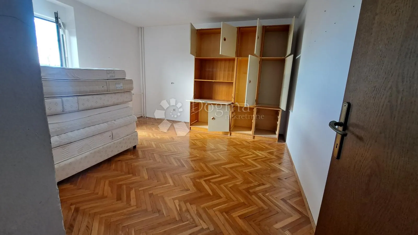 samostojeća kuća s velikom okućnicom, pogled! - slika 13