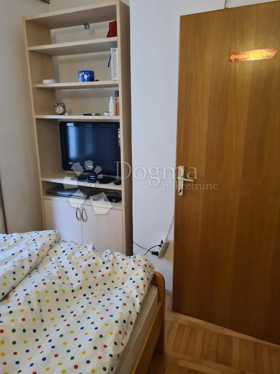 šibenik centar - kamena kuća blizu rive - slika 16