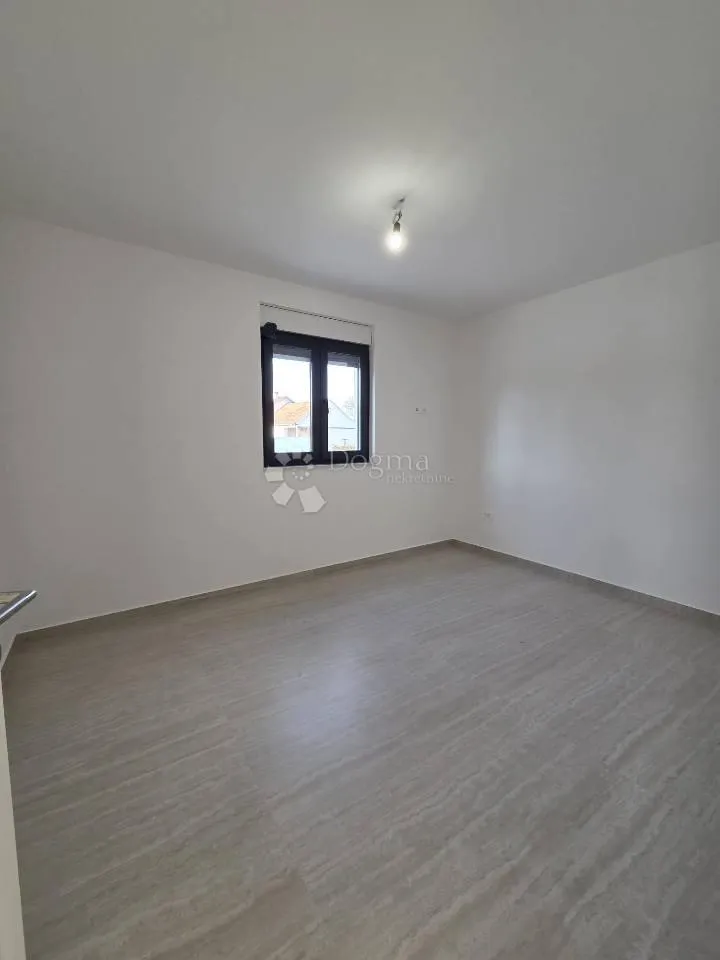 briševo moderna prizemnica s velikim vrtom - slika 9