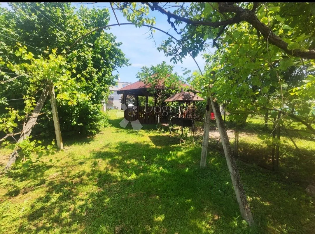 hotel na zlatnoj lokaciji - slika 10