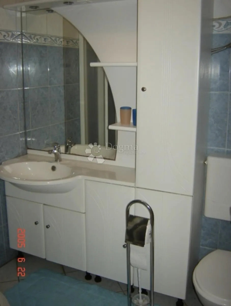 cesarica kuća novije gradnje sa 4 apartmana - slika 23