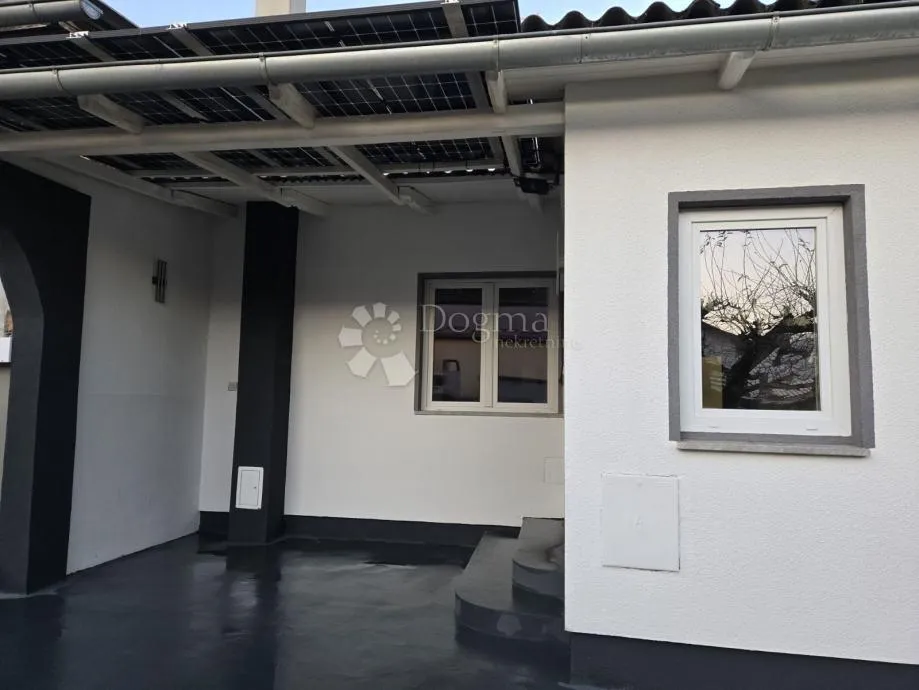 kuća u nizu sa solarnom elektranom - slika 2