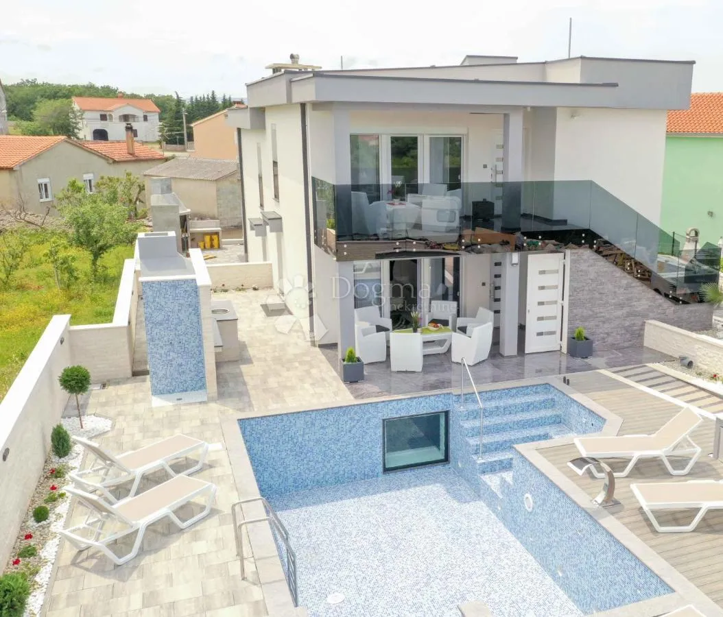 moderna villa na otoku krku s bazenom - slika 5