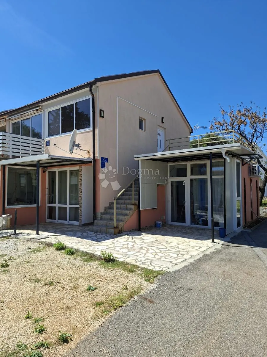 odličan apartman na otoku viru – svega 400 m od mora - slika 2
