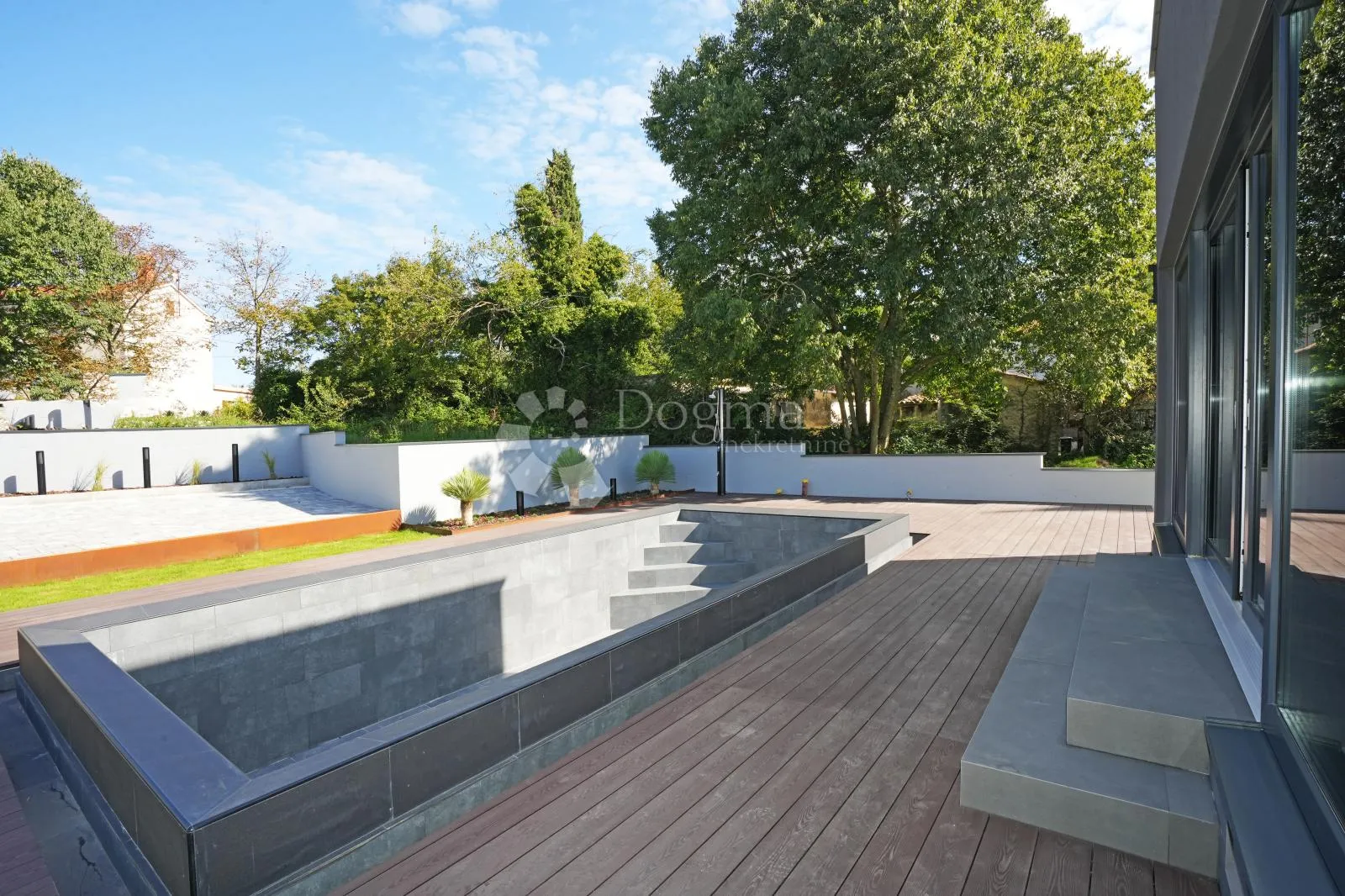 moderna villa okružena zelenilom - barban - slika 5