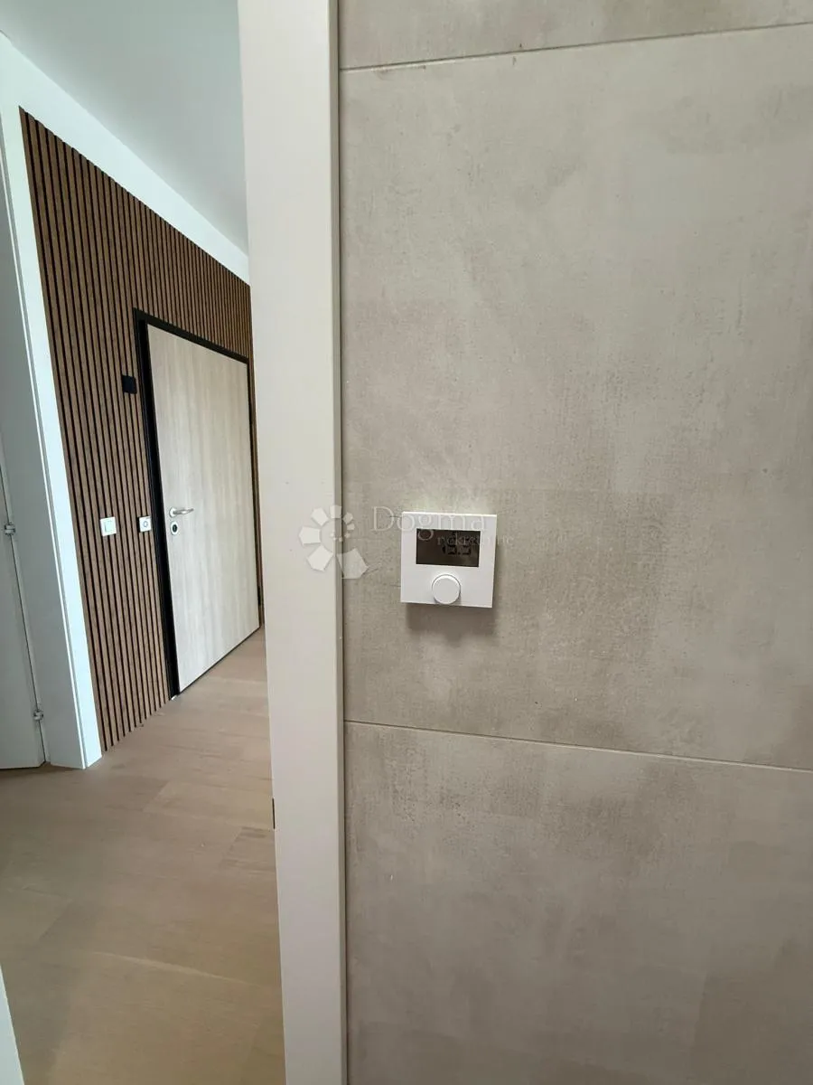 luksuzan dvoetazni penthouse s liftom u velikoj gorici - slika 17