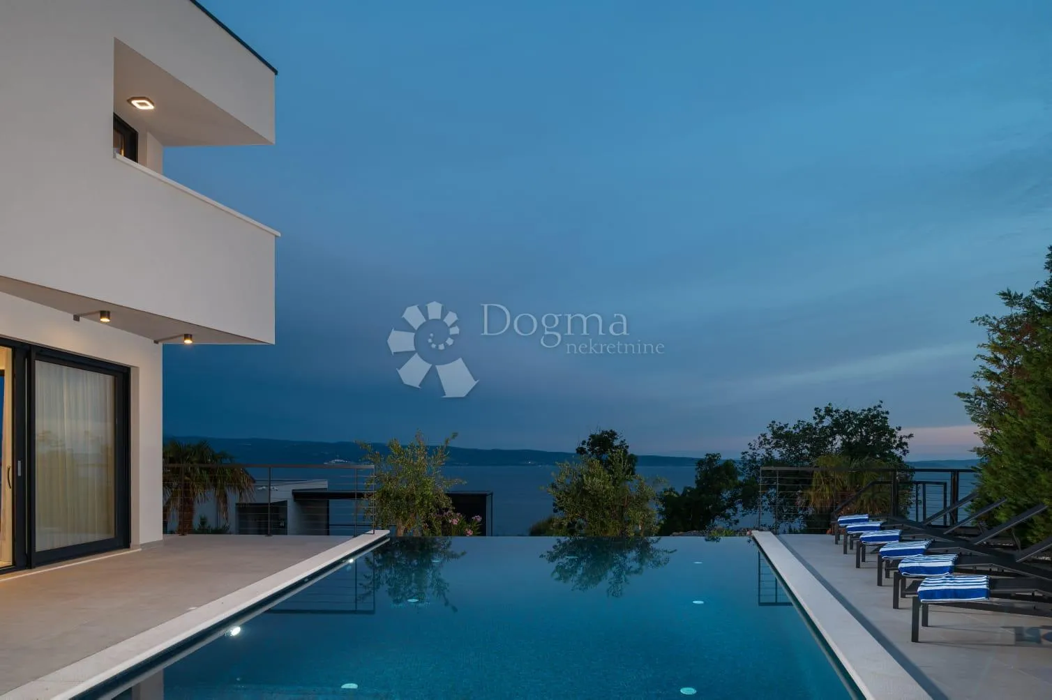 podstrana-moderna villa s pogledom na more ( 6 ) - slika 18