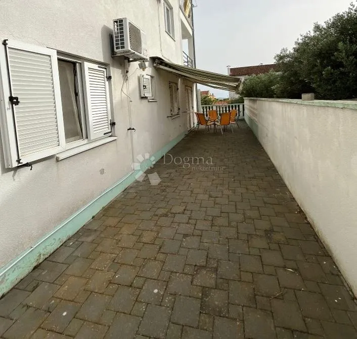 apartman s vrtom,blizu mora i centra, pakoštane - slika 10