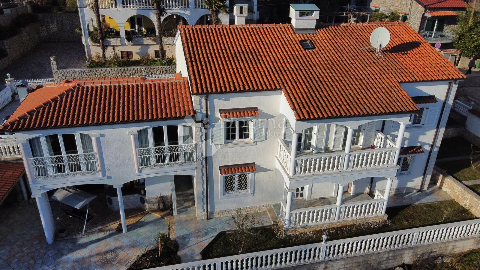 atraktivna villa sa pogledom na more - slika 1