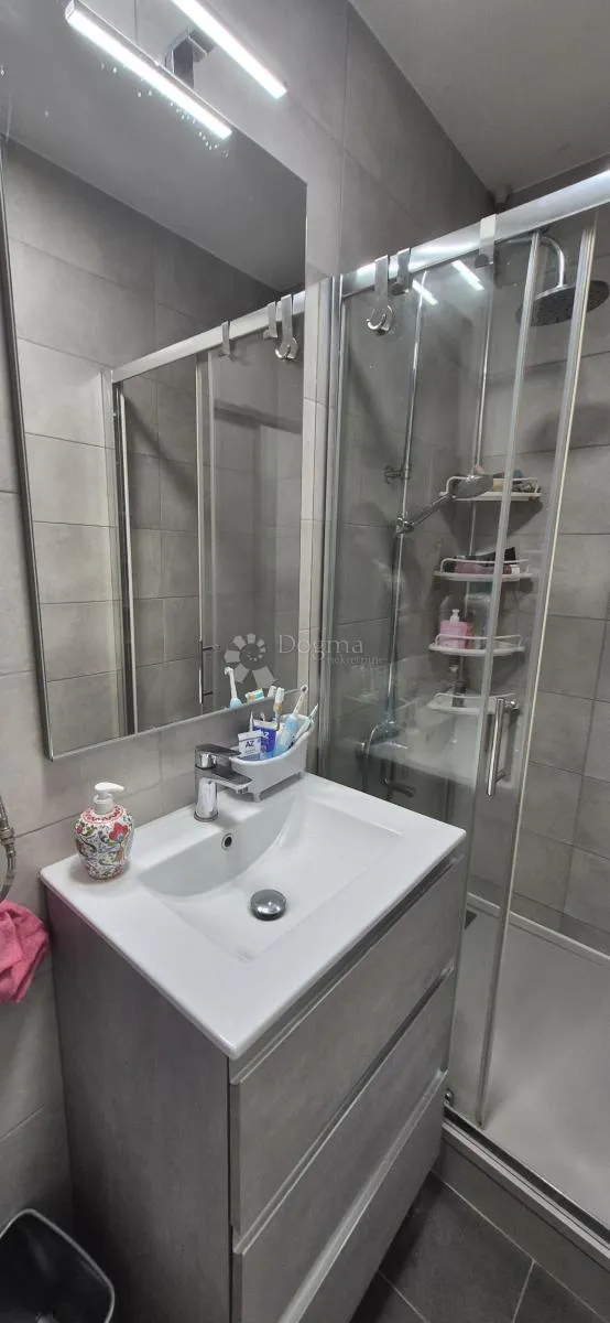 stan 40,82 m2 300 m od mora - slika 24
