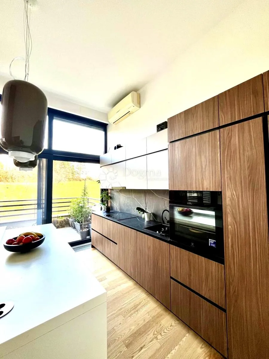 top penthouse s terasama garažom i 2 pm -kameniti stol 127 m2!! - slika 6