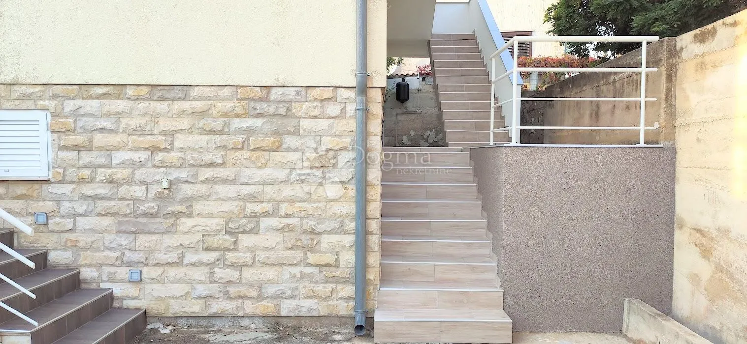 žaborić- predivna apartmanska kuća s pogledom na more - slika 9
