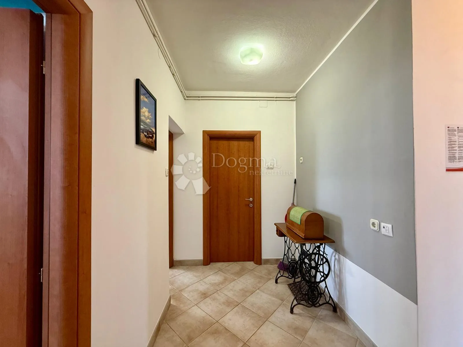 prostran dvosoban stan, 90 m²– pula (01.09. – 01.06.) - slika 14