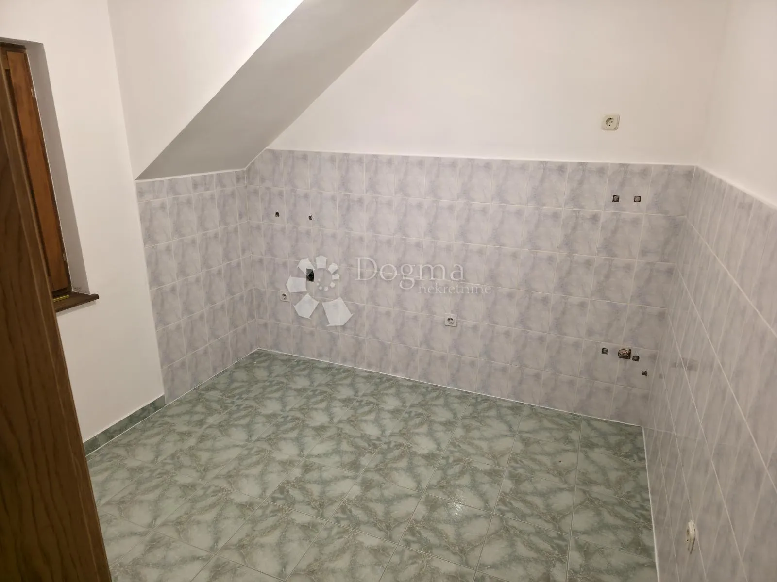 parking - trnje prodaja stana, 31m2, - slika 7