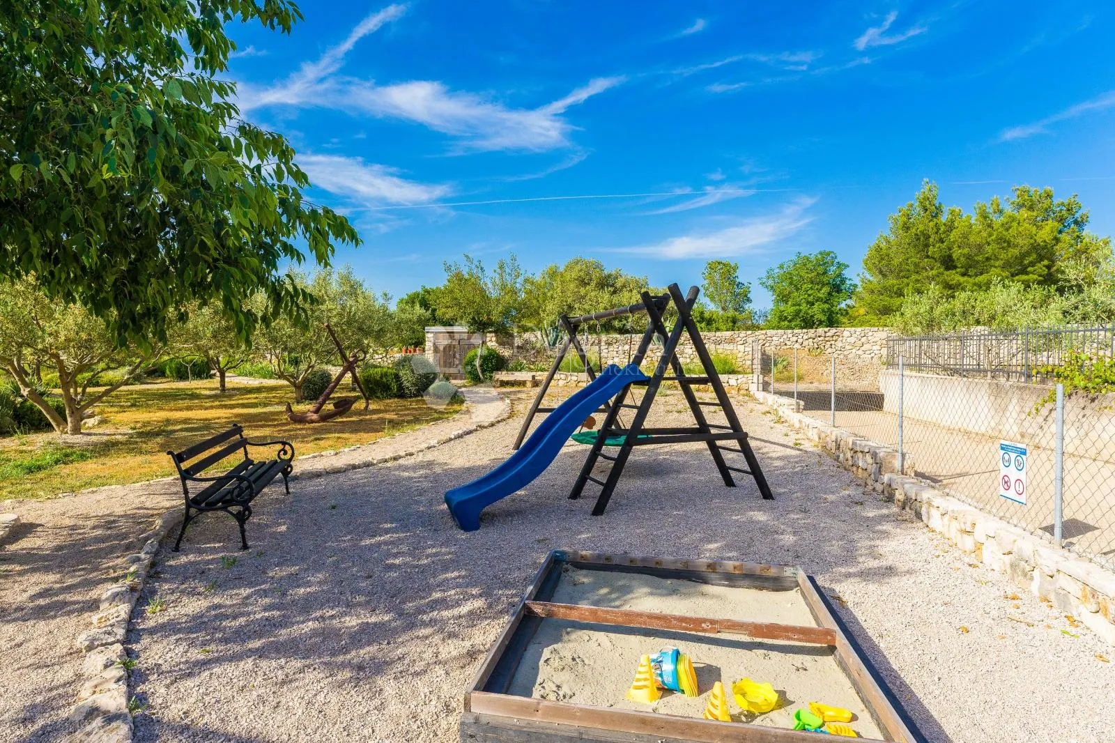 mediteranski raj u okolici šibenika - luksuzna vila na osami - slika 31