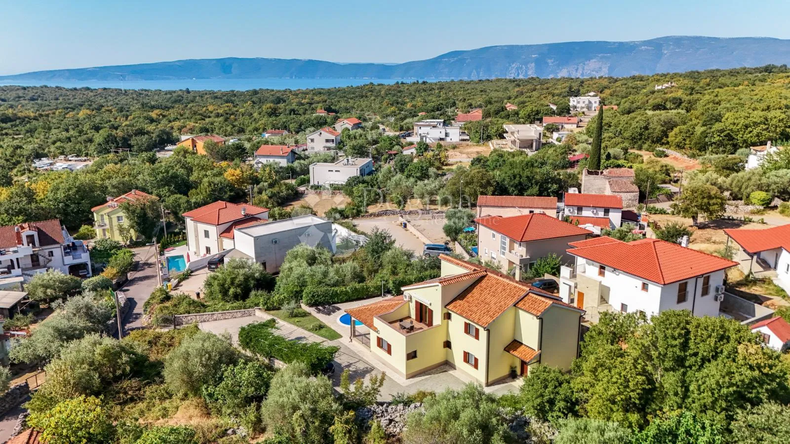 luksuz, mir i udobnost - samostojeća kuća sa bazenom! - slika 40