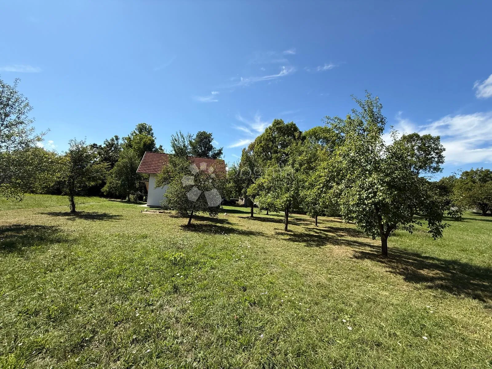 kuća s uređenim dvorištem 2088 m2 , 70% izgradivosti - slika 13