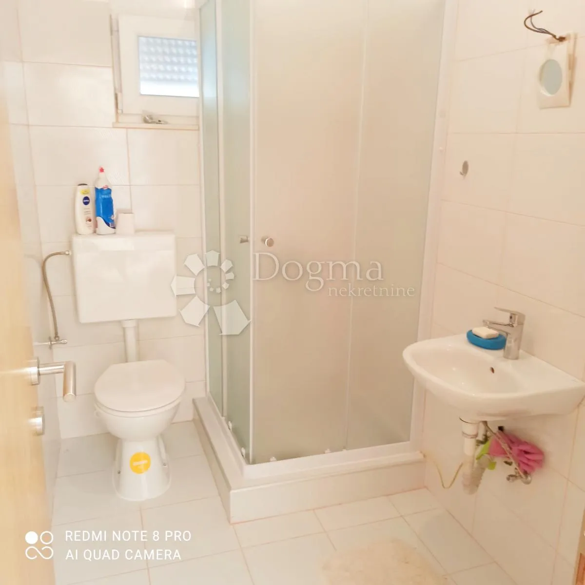 prodaja kuće 80m od mora, 6 apartmana - slika 23