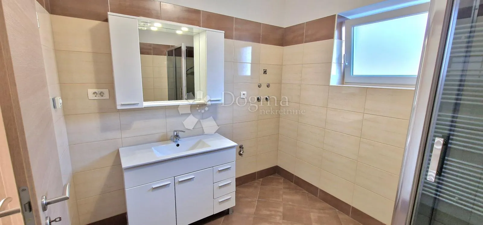 srdoči, 120 m2 2sb/db novo!!! - slika 17