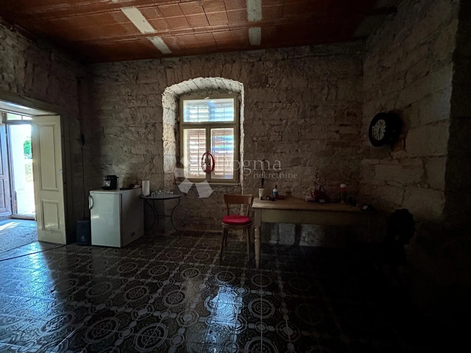 krnica – unikatan samostojeći objekt na velikoj građevinskoj parceli - slika 27