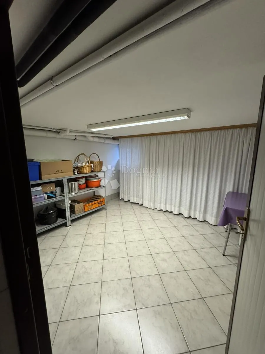 kuća sa dvije stambene jedinice - slika 16