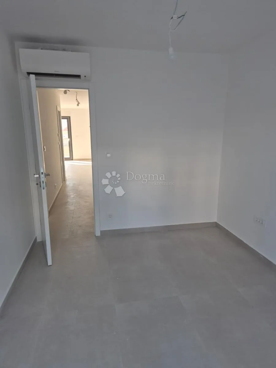 novogradnja – moderan, prostran stan (s3) s terasama manje od 150 m od plaže – okrug gornji - slika 12