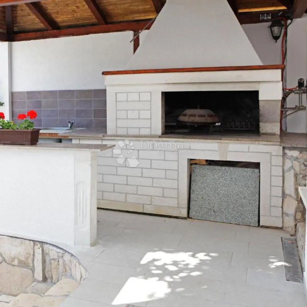 prvi red do mora: samoodrživa apartmanska vila s uhodanim poslovanjem – vela luka, korčula - slika 2