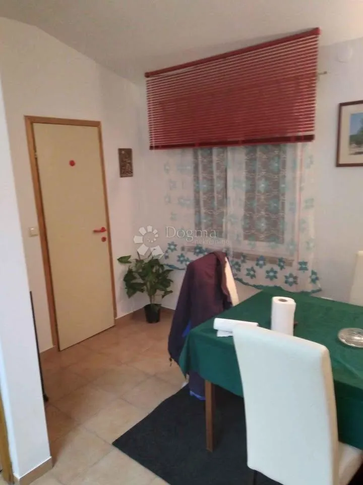 prizemnica s bazenom u mirnom predgrađu rovinja - slika 7