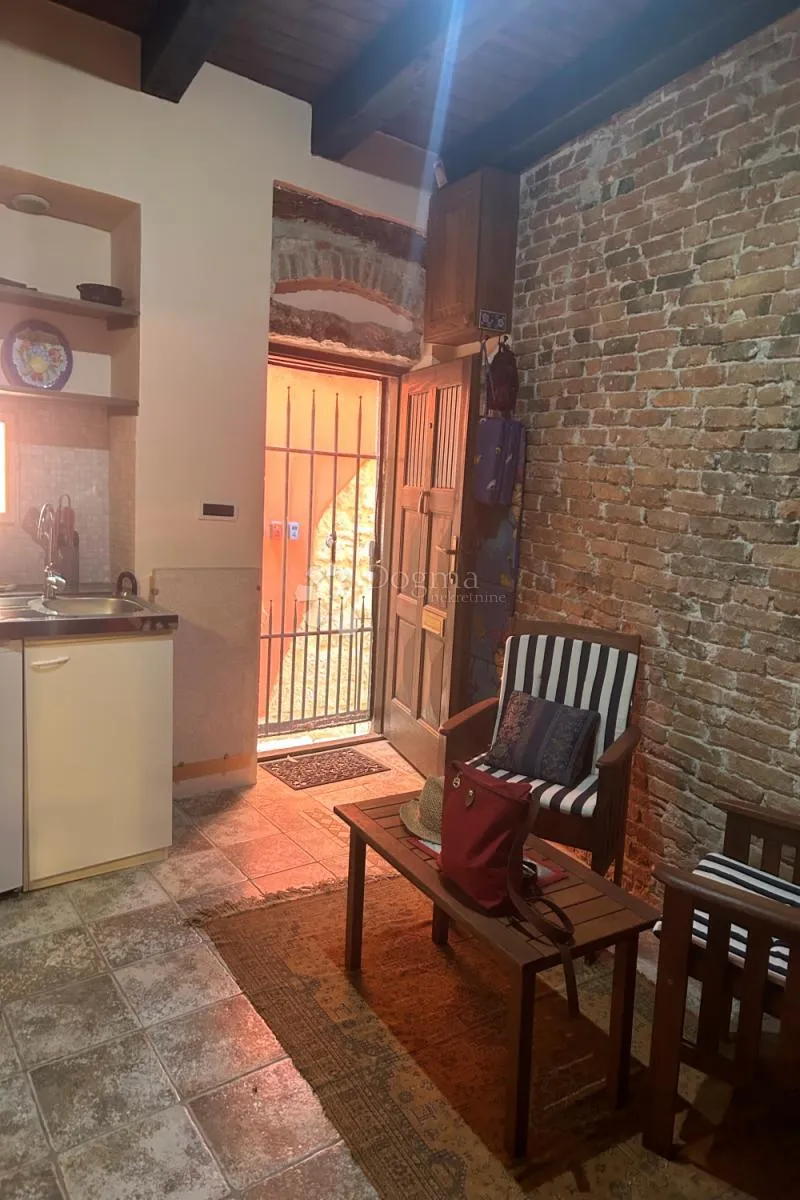 rovinj – unikatna kuća s vrtom u srcu starog grada - slika 29