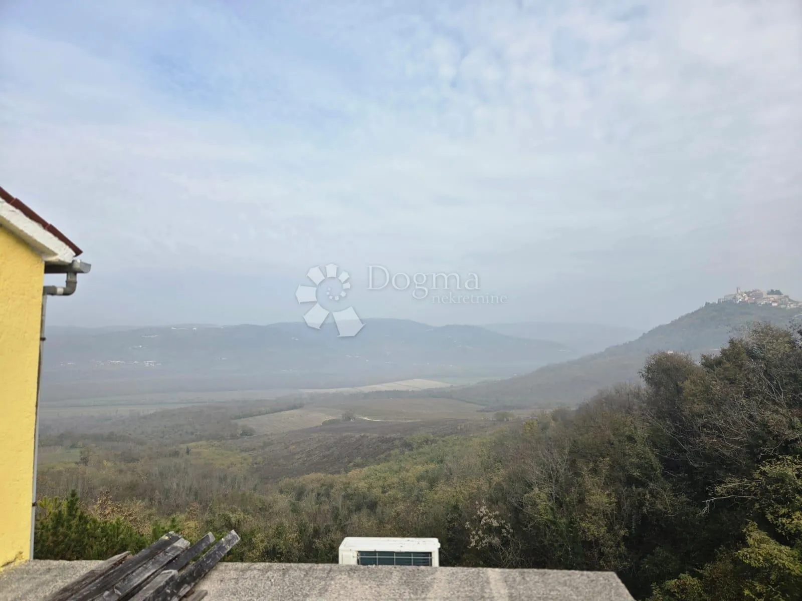 kuća s wow pogledom na motovun - slika 8