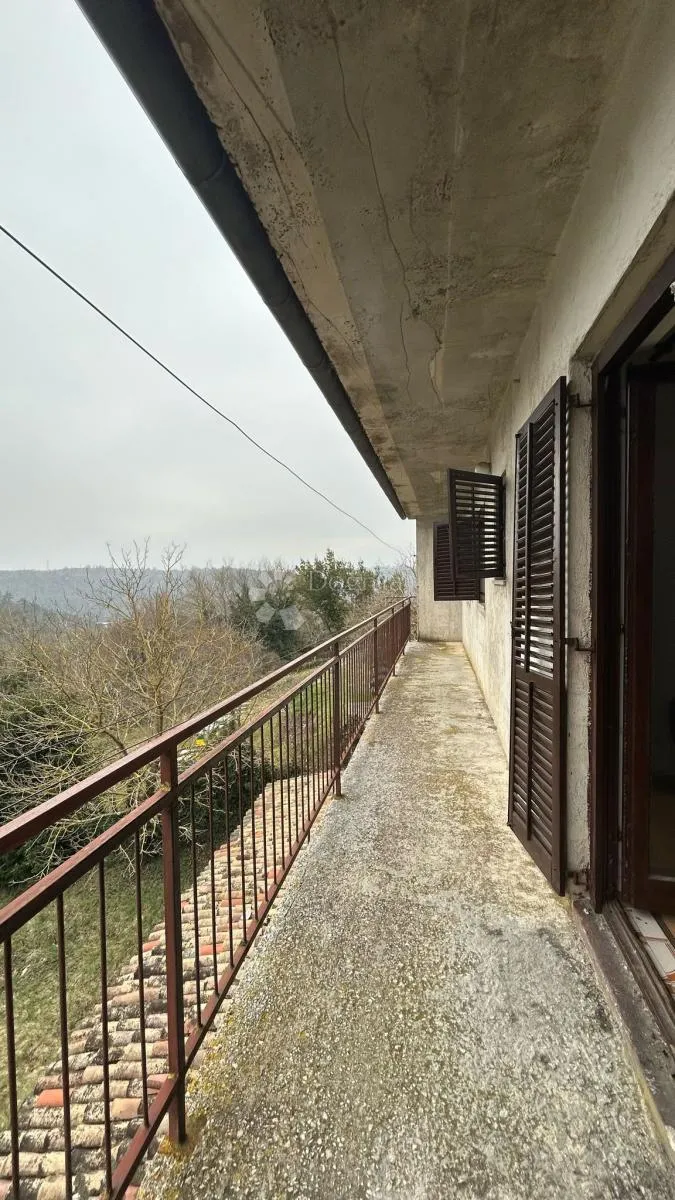 kuća za renovaciju s terasom s koje nećete željeti otići! - slika 31