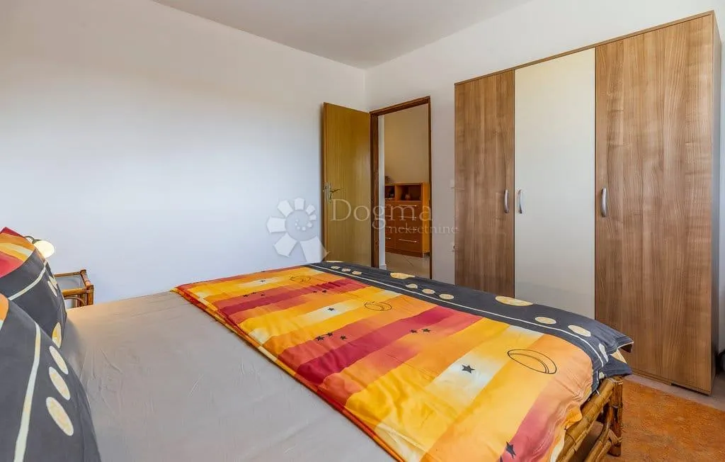 medulin, kuća sa dva apartmana na mirnoj lokaciji - slika 9