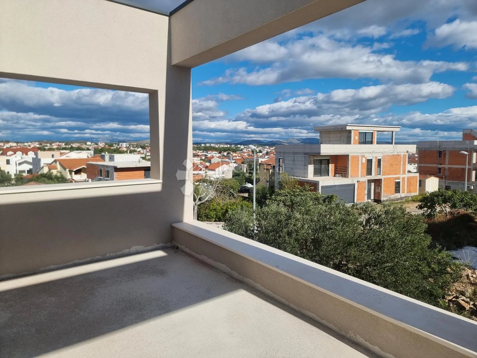 vodice - moderna villa s bazenom - slika 19