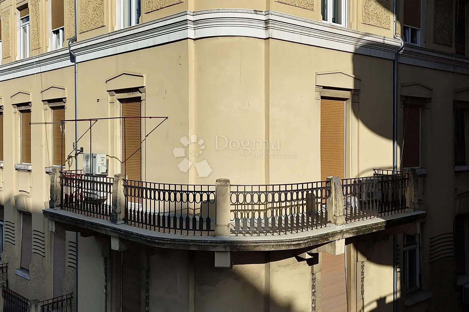 rijeka adaptiran, namješten stan 4s+db sa velikim balkonom - slika 23