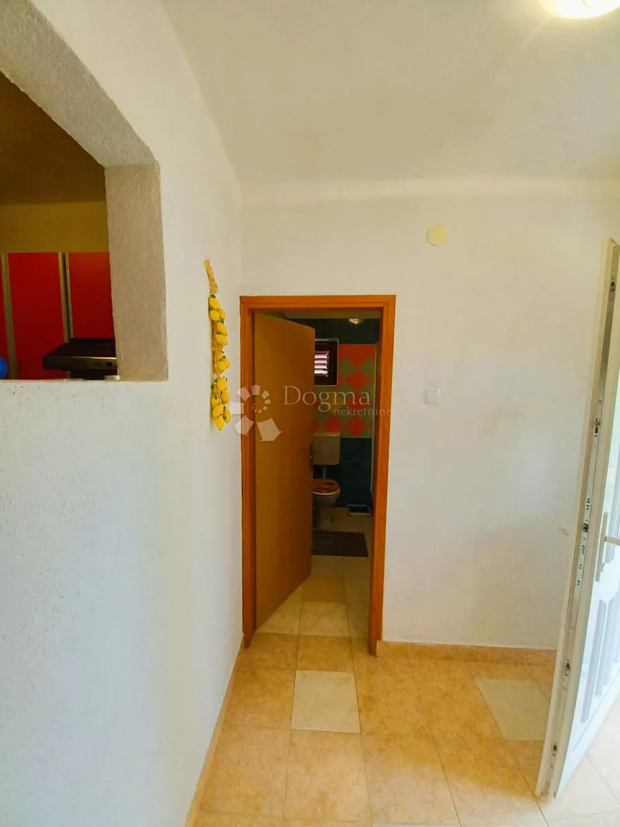 labin, etaža sa tri stambene jedinice - slika 6