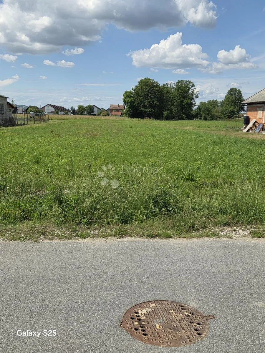 zemljište sa građevinskom dozvolom za 6 stanova - slika 2
