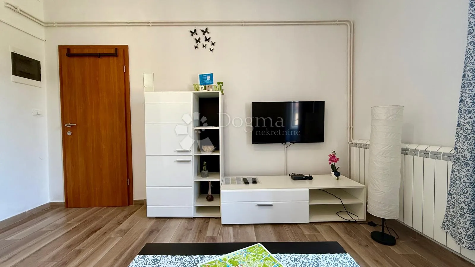 kuća s dva stana i uređenim dvorištem - slika 9